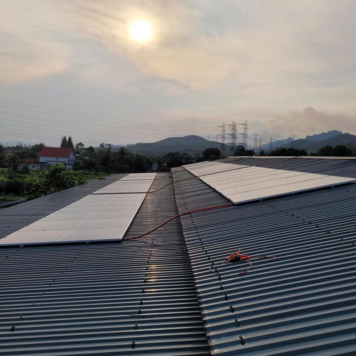 dich-vu-lap-dat-dien-mat-troi-tai-hai-phong